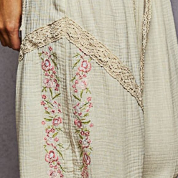 NWOT POL Cream Wide Leg Pants with Pink Embroidery - Picture 2 of 9